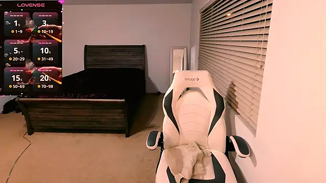 britteebee online show from April 12, 11:24 am