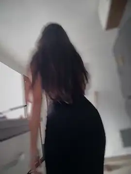 DulceLenns online show from April 25, 6:27 pm