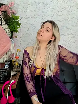 ScarletCallings420 online show from March 29, 8:41 pm