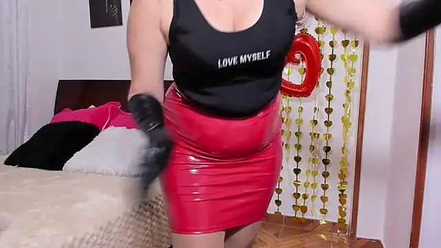 taylorhot70 online show from April 29, 3:32 am