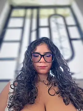 Simone Miller online show from June 11, 9:11 pm