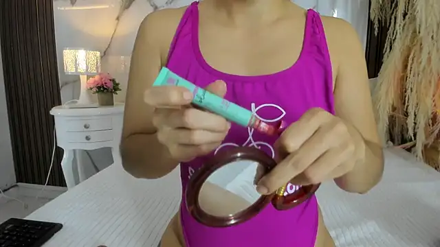 hannahill69 online show from December 3, 5:54 am