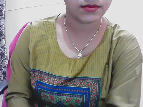 LovingPihu online show from April 24, 12:30 pm