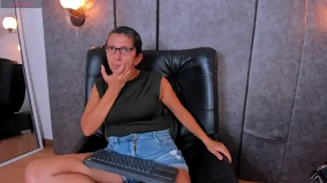 Keyla Milf online show from April 23, 1:46 am