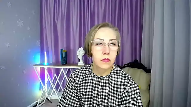 queen a n i online show from October 7, 10:41 am