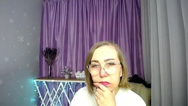 queen a n i online show from March 30, 8:36 am