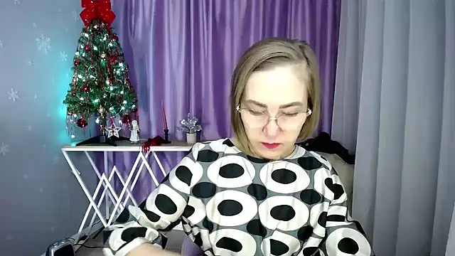 queen a n i online show from February 14, 9:00 am