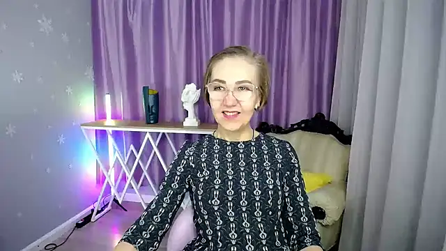 queen a n i online show from October 6, 9:15 am