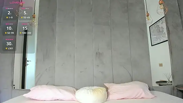 Snapshot of Naila18 chatting on September 11, 6:03 am Naila18 online show from September 11, 6:03 am