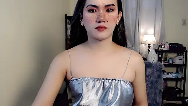 Snapshot of beatrice_21 chatting on October 2, 12:48 am beatrice 21 online show from October 2, 12:48 am