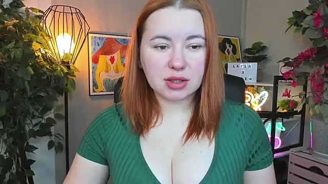 LAYLAxSTAR online show from February 4, 7:55 am