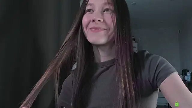 Courtney Luv online show from April 27, 1:30 pm