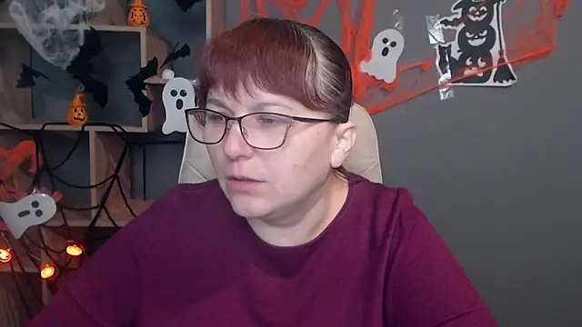 Snapshot of AliceInksSweetty chatting on October 19, 6:15 am AliceInksSweetty online show from October 19, 6:15 am