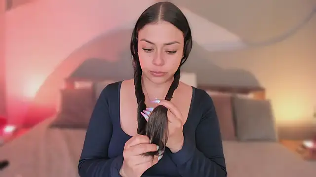 Nicolle W online show from November 26, 11:55 am