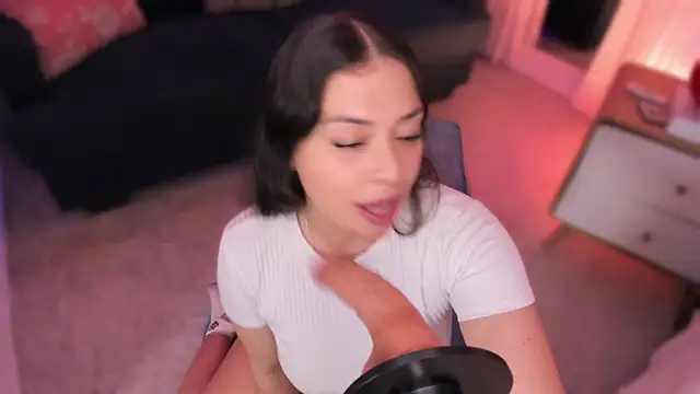 Nicolle W online show from October 11, 1:47 pm