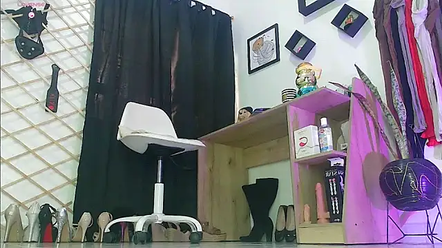 myla sarah online show from April 25, 1:41 pm