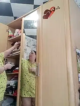 Rini333 online show from April 22, 5:37 am