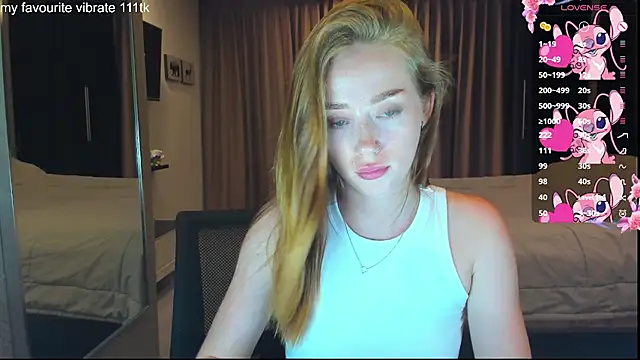 Snapshot of Hot_Mia_ chatting on September 27, 12:45 pm Hot Mia online show from September 27, 12:45 pm