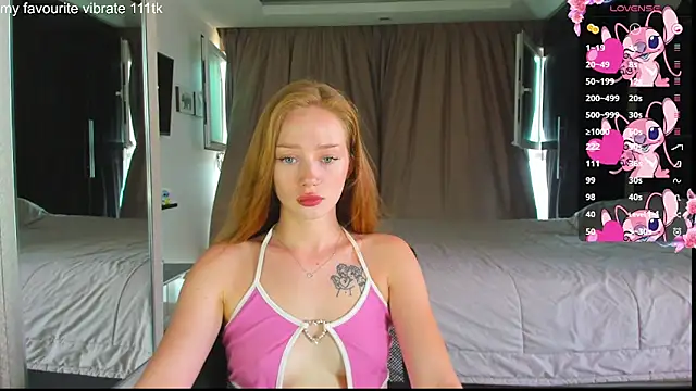 Snapshot of Hot_Mia_ chatting on September 24, 7:51 am Hot Mia online show from September 24, 7:51 am