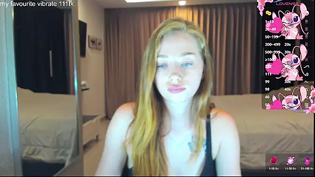 Snapshot of Hot_Mia_ chatting on September 28, 12:54 pm Hot Mia online show from September 28, 12:54 pm