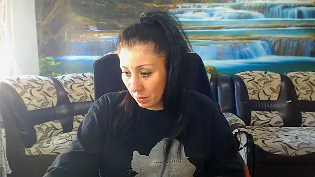 MoistMady online show from March 10, 2:10 pm