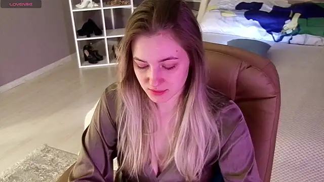 Snapshot of elinanortas chatting on October 2, 1:10 am elinanortas online show from October 2, 1:10 am