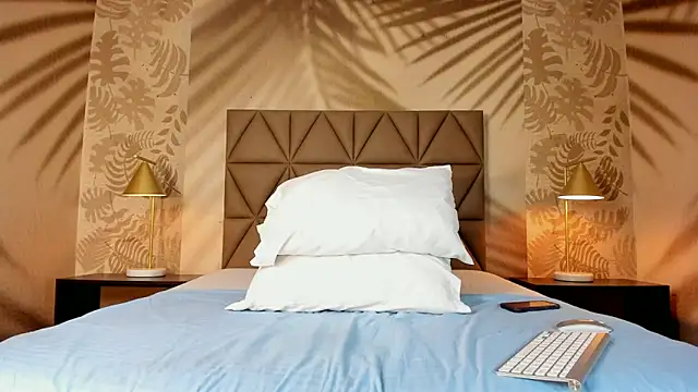 Scarleett 22 online show from April 21, 8:05 pm