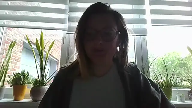 LiquidLeonie online show from May 5, 7:00 am