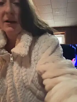 Mini And The Bear online show from April 18, 9:15 pm