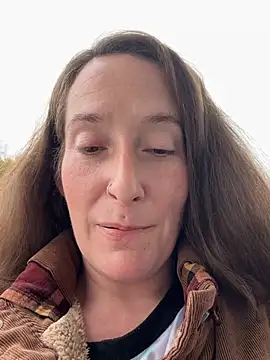 Mini And The Bear online show from April 30, 5:07 pm