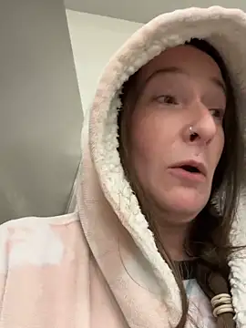 Mini And The Bear online show from February 28, 12:21 am