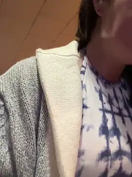 Mini And The Bear online show from April 28, 5:06 pm