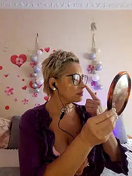 BellaBellaHot online show from October 9, 9:35 am