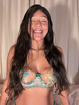 Kaiisa  online show from April 25, 2:25 pm