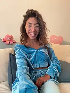 Snapshot of Amani_thewolf chatting on October 15, 12:52 pm Amani thewolf online show from October 15, 12:52 pm