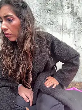 Amani thewolf online show from April 22, 1:30 pm