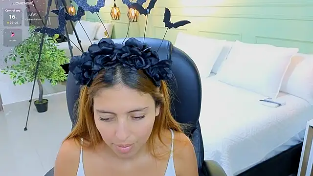 Snapshot of ROSE__15 chatting on October 9, 8:24 pm ROSE 15 online show from October 9, 8:24 pm