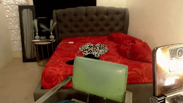 Snapshot of MISTRESS_OF_EVILCUMxx chatting on September 15, 1:36 am MISTRESS OF EVILCUMxx online show from September 15, 1:36 am