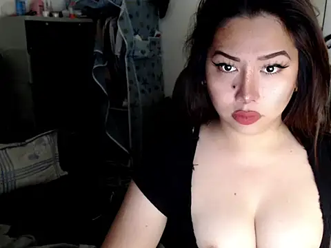 urqueendominant online show from April 6, 4:01 am