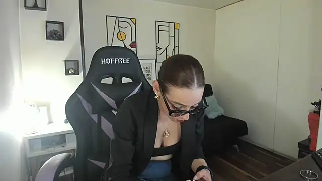 Snapshot of kay_marie chatting on October 8, 8:35 pm kay marie online show from October 8, 8:35 pm