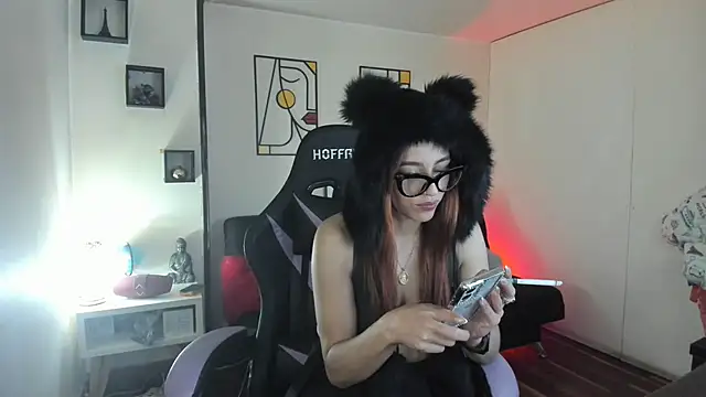 Snapshot of kay_marie chatting on October 19, 9:28 pm kay marie online show from October 19, 9:28 pm