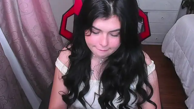 Alyaa s online show from February 10, 7:28 pm