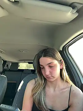 DoriDeluxe66 online show from April 26, 7:06 am