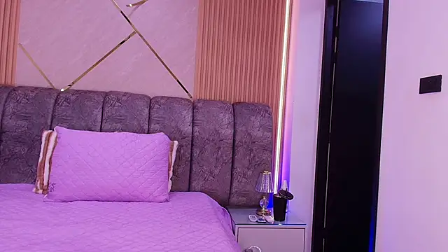 naia blessed online show from April 27, 7:11 pm