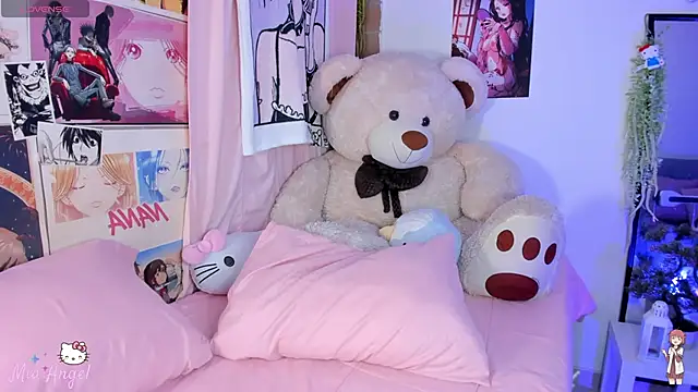 Snapshot of mia_angel_ chatting on October 10, 12:04 am mia angel online show from October 10, 12:04 am