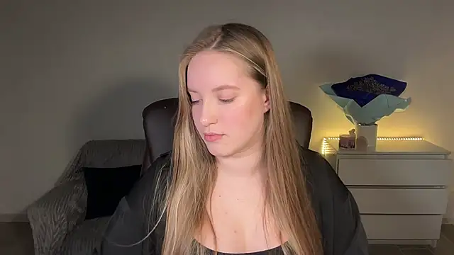 EvaMaddison online show from April 26, 7:44 pm