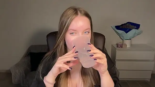 EvaMaddison online show from April 24, 9:06 pm