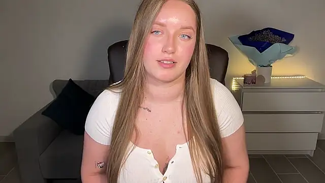 EvaMaddison online show from June 7, 8:59 pm