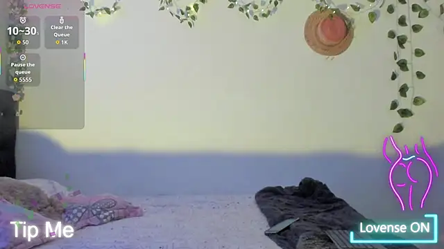 bonie lov online show from April 7, 1:40 am