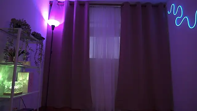 honeey  online show from November 8, 10:15 pm